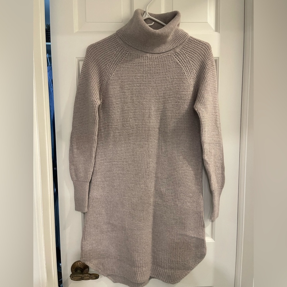 Wilfred Free Bianca Dress. 100% Merino Wool. Size XS